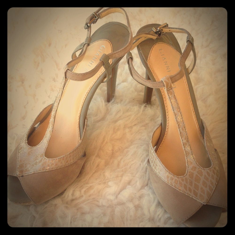 T strap pumps